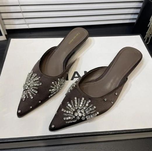 Fashion Crystal Heels Slippers Women Pointed Toe Mules Shoes Elegant Heeled Sandals 2025 Summer Party Flip Flops New Luxury Ladies