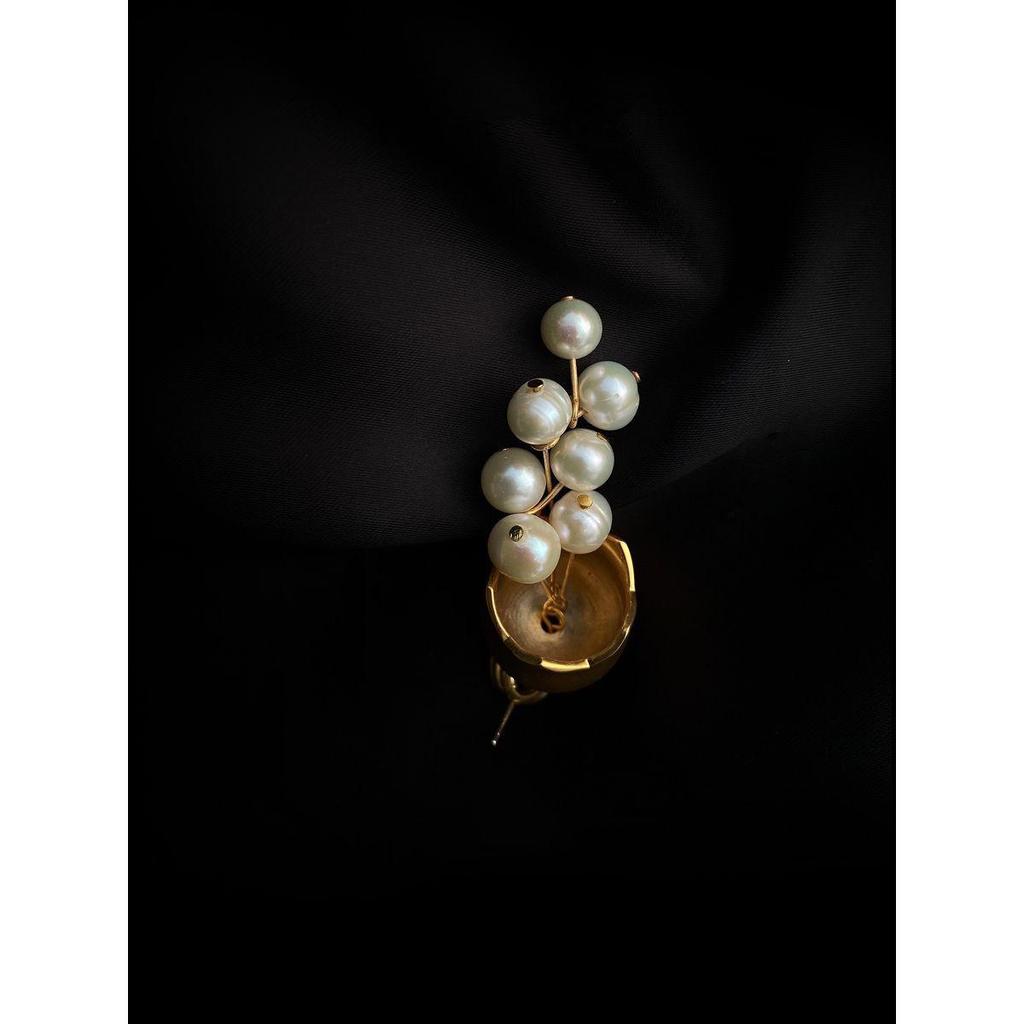 Blühende Perlen-Ohrhänger: Künstlerischer Designer-Stil