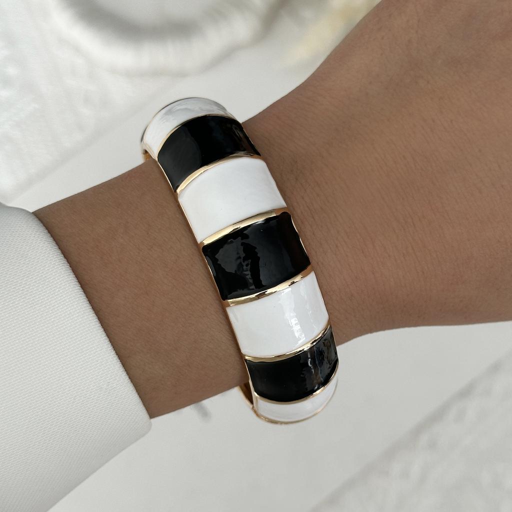 Vintage Punk Black White Enamel Bracelet for Women Gold Color Geometric Wide Chunky Wristband Bangle Party Aesthetic Jewelry