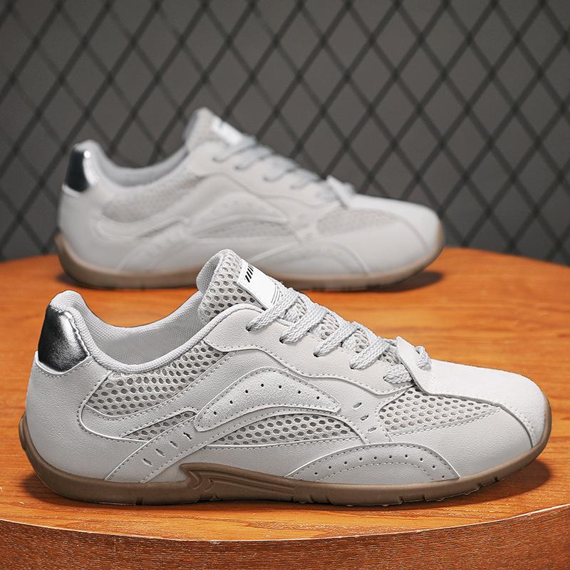 

Men Shoes 2026 Spring Autumn New Breathable Lightweight Mesh Running Shoes Comfort Non Slip Lace-up Casual Shoes Men s Sneakers 39 сірий колір