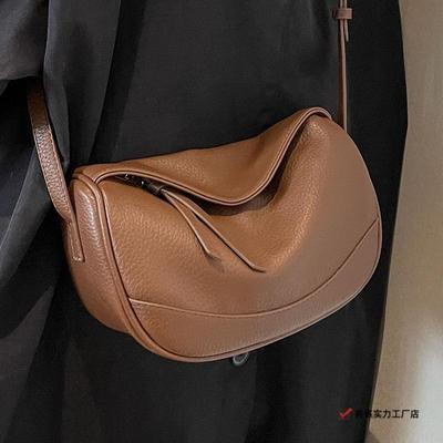 This Year's Popular Casual Fashion Dumpling Bag Women's Bag New Niche Versatile Retro Texture Shoulder Messenger Bag