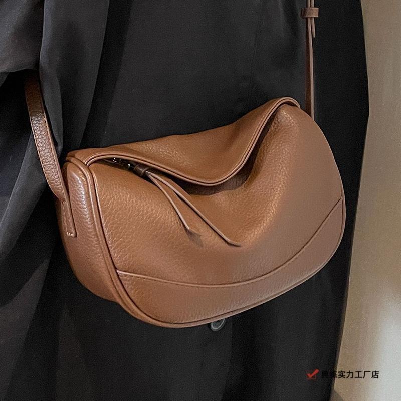 This Year's Popular Casual Fashion Dumpling Bag Women's Bag New Niche Versatile Retro Texture Shoulder Messenger Bag