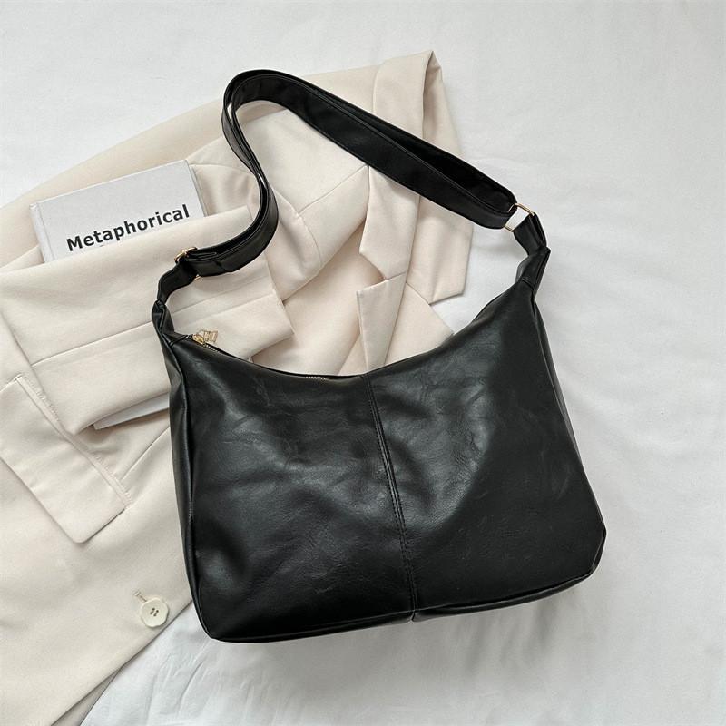 Retro Large Capacity Shoulder Bag Stylish Tote Bag For Women Trendy Design In Black And Brown