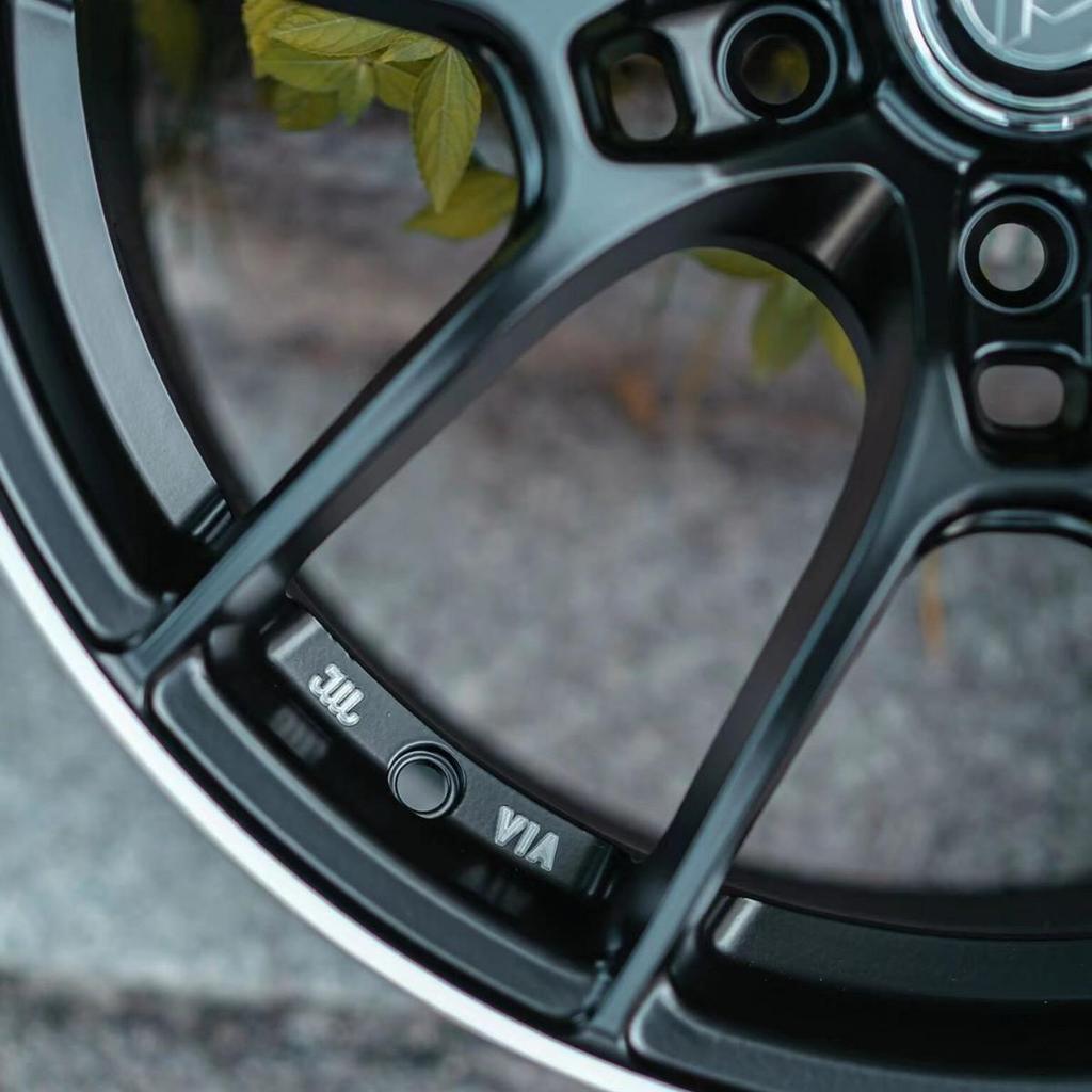 ULF09 Lightweight 17-18 Inch High-Strength Aluminum Alloy Wheels for Toyota & Zeekr
