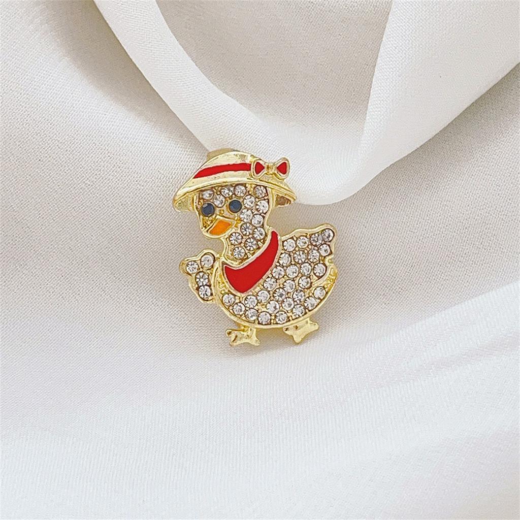 1Pc Cute and Unique Hat Wearing Duck Brooch Exquisite Creative Animal Pin Cartoon Jewelry Accessories Party Birthday Gift Trend