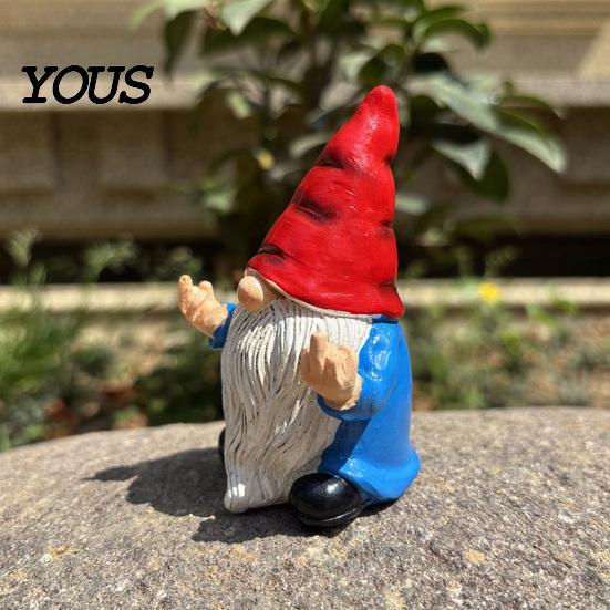 Eco-friendly Resin Decorations Middle Finger Gnome Statue, Naughty Garden Ornament, Waterproof Textured Statues Sun-Resistant for Indoor And