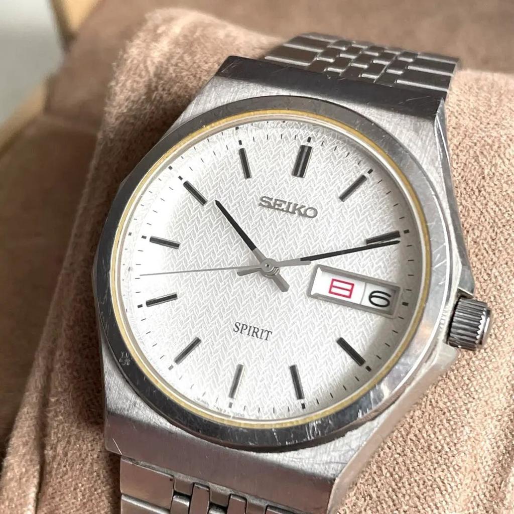 SEIKO Spirit herringbone dial wristwatch day-date