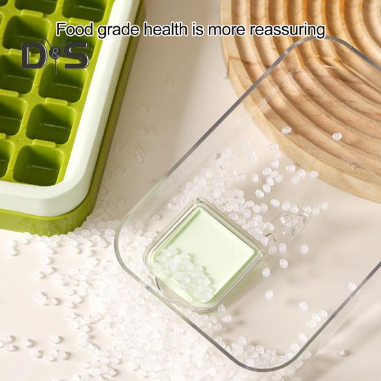 Ice Cube Tray with Lid 15 Cubes Ice Grid Easy-Release Silicone Bottom Stackable Ice Trays for Freezer