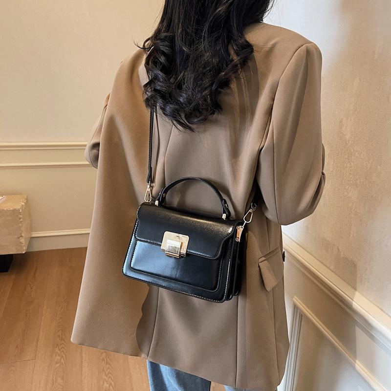 Torby damskie wiosna i lato nowe modne małe kwadratowe torby spersonalizowane eleganckie torby na ramię retro modne listonoszki