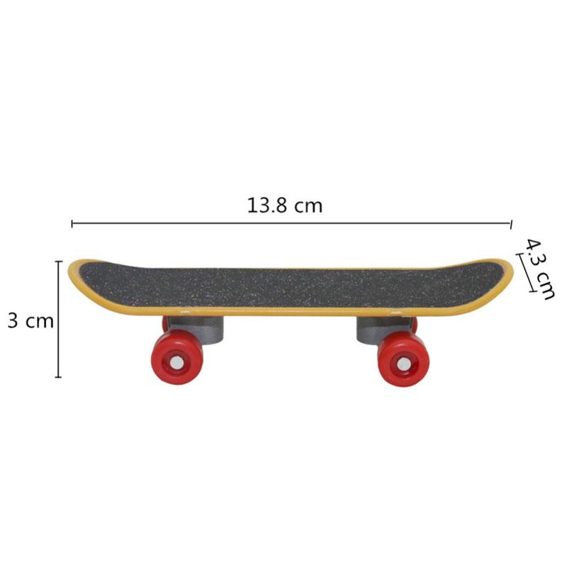 Parrot Intelligence Toys Mini Training Plastic Skateboard For Budgies Parakeet Growth Funny Grinding Claw Scooter