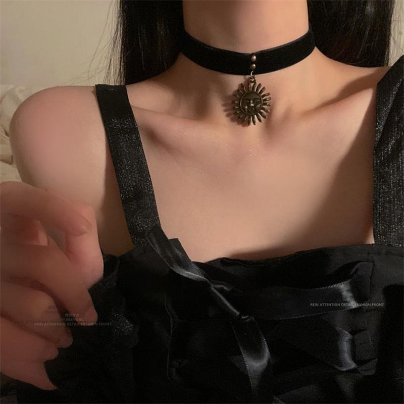 Sun Necklace Vintage Women Gothic Leon The Professional  Necklace Black Velvet Ribbon Retro Sun Choker Necklace