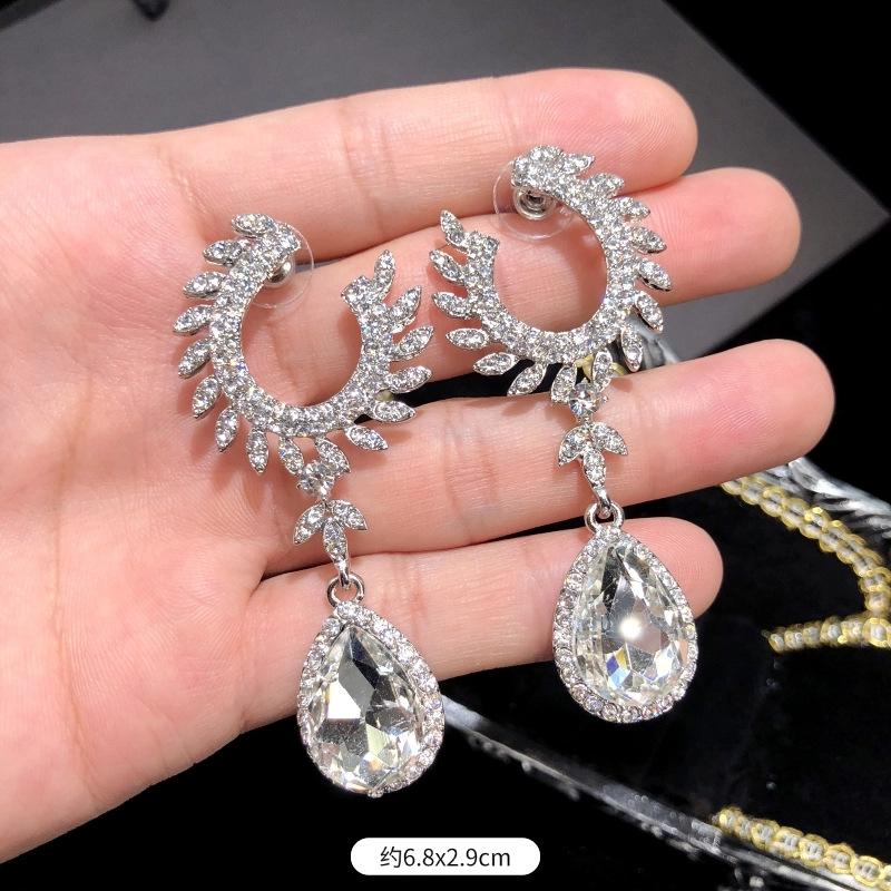 Korean Version of Celebrity Luxury Crystal Flash Diamond Stud Earrings Women's Banquet Exaggerated Temperament Fringed Earrings Retro Zircon Earrings