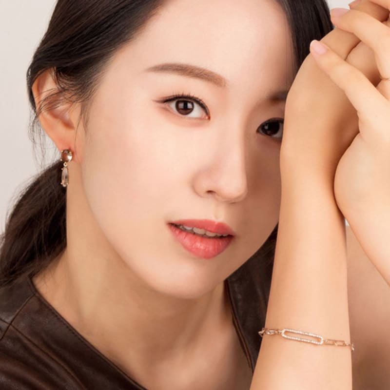 AUGUST ALICE Cubic Hole Oval Chain Bracelet _ Champagne Gold