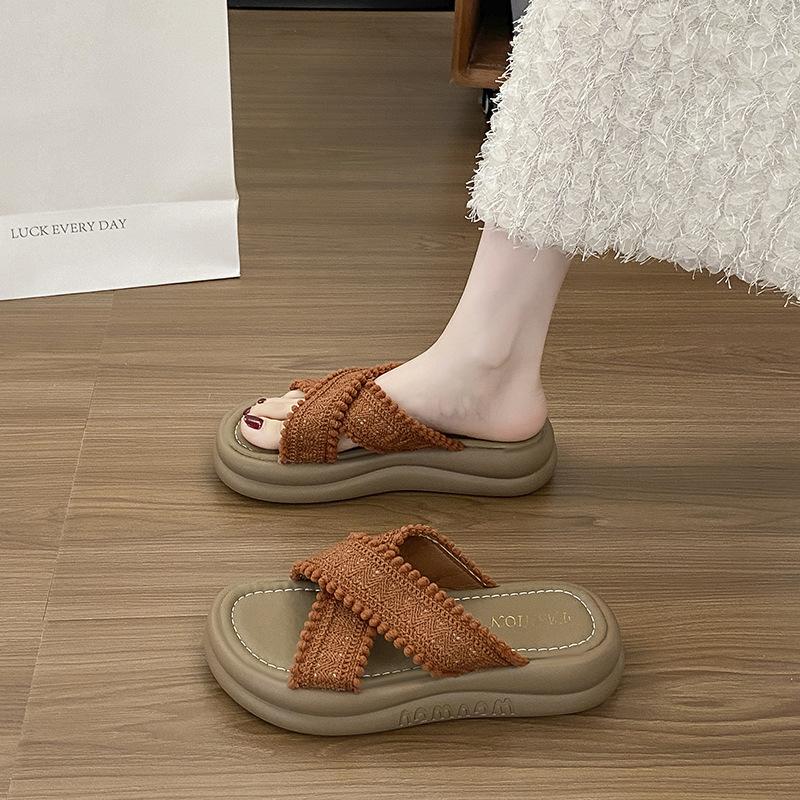 Muffin beach fashion wear shit new year feeling sandals women 2025 slippers spring and summer step comfortable versatile increase