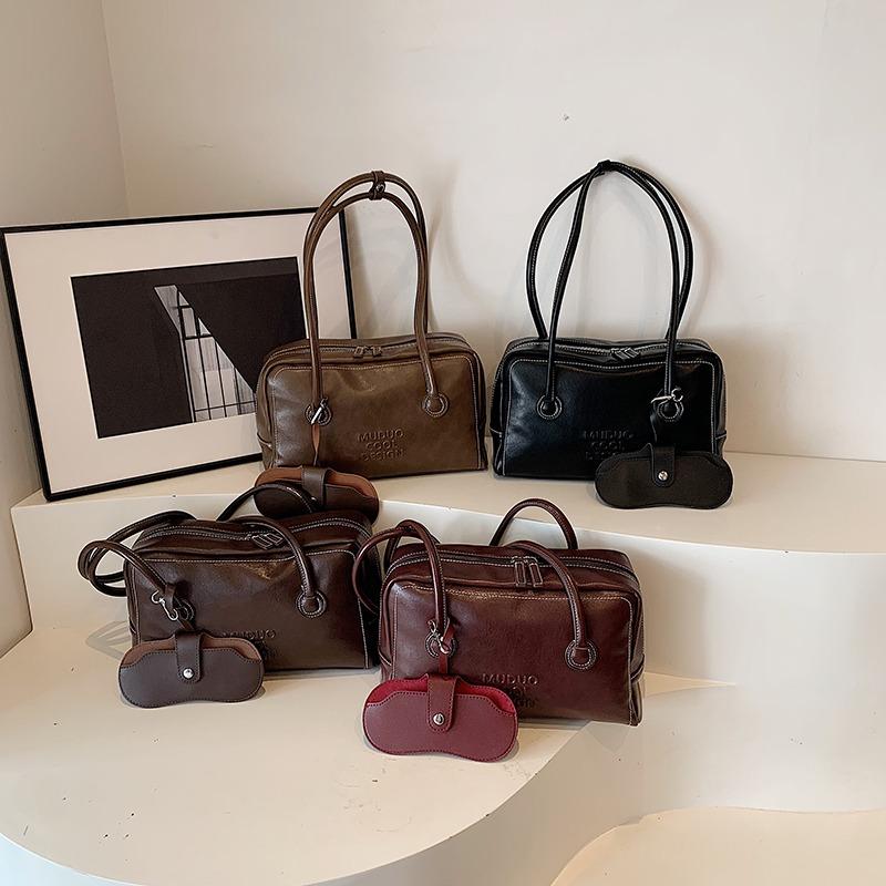 Small and simple square bag for women  casual shoulder bag for armpit manual  crossbody  new for autumn and winter