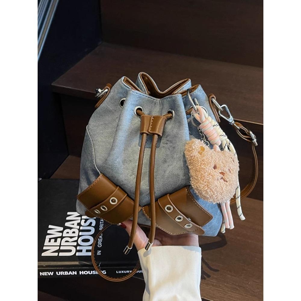 Customized 2025 New Large Bucket Bag Women's Autumn and Winter Commuting Shoulder Light, Simple, Niche Versatile Atmospheric Shoulder Bag