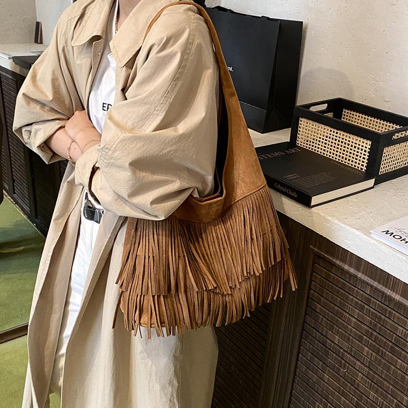 Große Kapazität Retro-Tasche Damen neue Mode Achseltasche Herbst vielseitige Fransen große Tasche