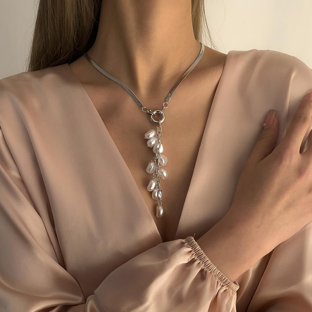 Temperament Retro Reiskorn Perlen Fransen Halskette Damen, Trendige Metall Flache Schlangenkette Schlüsselbein Halskette