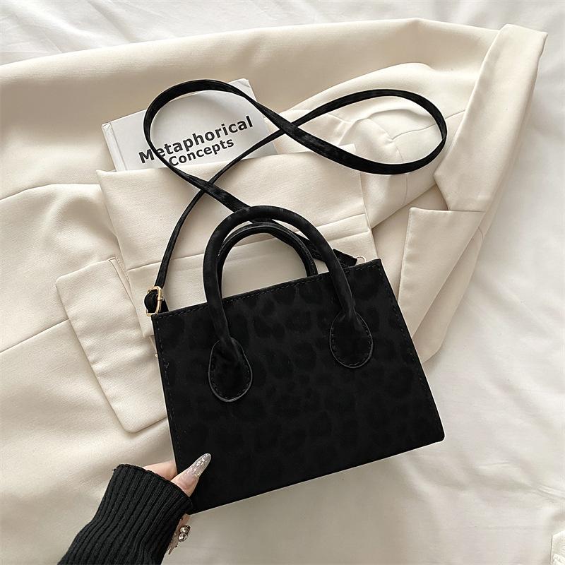 

Premium new bag niche leopard print messenger bag fashion small square bag versatile bucket shoulder handbag