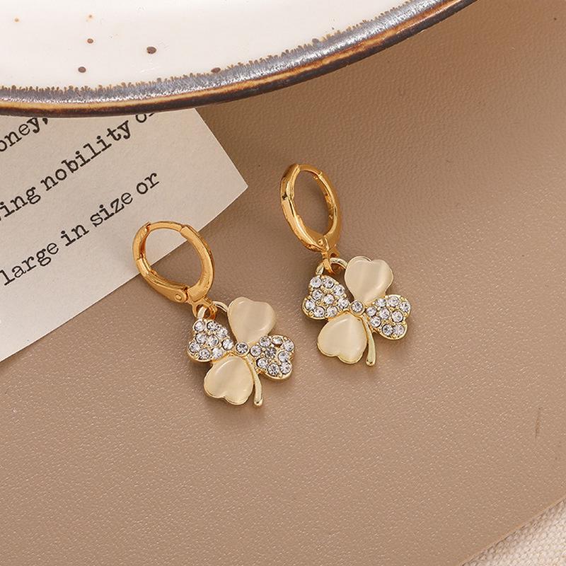 Cercei cu Flori din Piatră Ochi de Pisică Acul de Argint - Accesoriu de Modă Elegant, Versatil pentru Femei