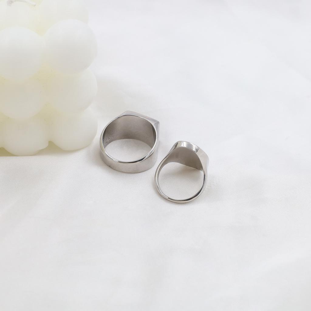 Processing Personalized Geometric Titanium Steel Ring Retro Black Sanding Glue Chip Ring