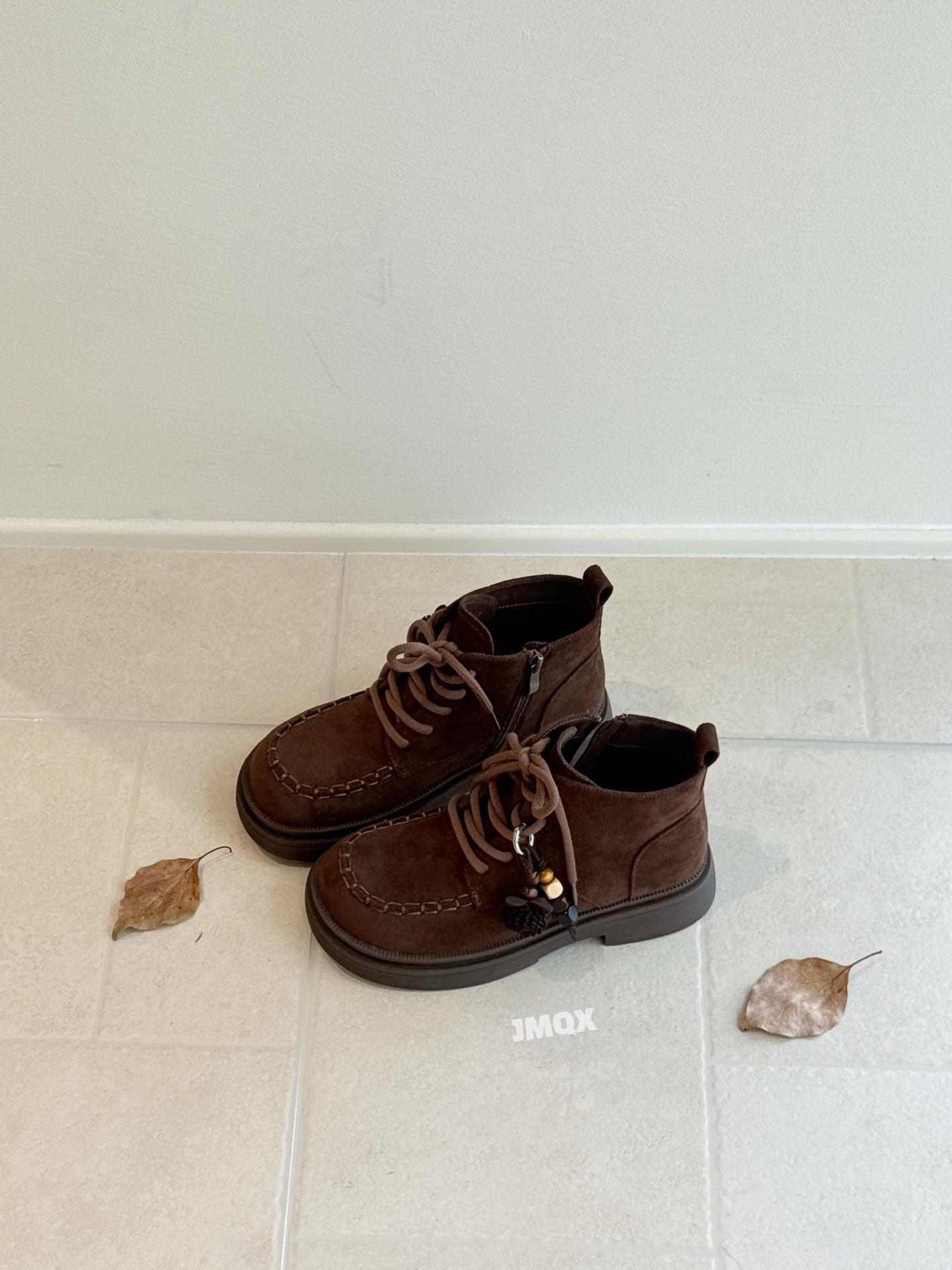 

Европейская станция 2025 Осень Новые Ботинки Мартин на платформе из матовой кожи Женские ботинки в британском стиле Короткие ботинки Повседневные одиночные ботинки Тренд 35