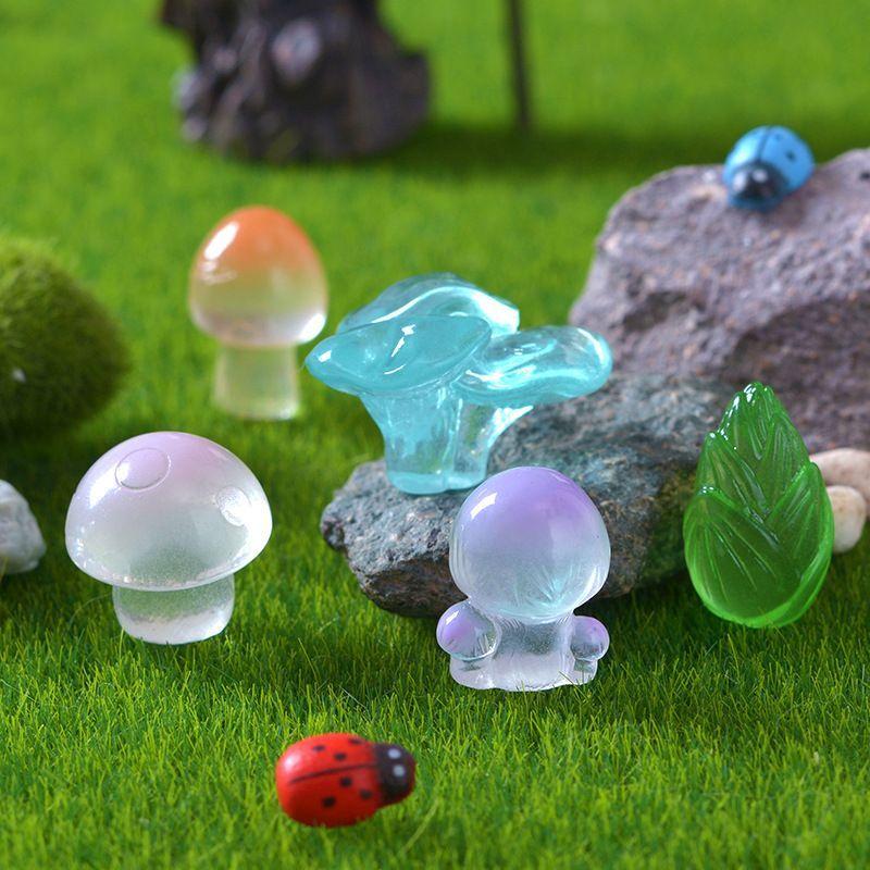 9 Teile/satz Mini Leuchtende Pilz Miniaturen Glow In The Dark Ornament Moos Terrarium Micro Landschaft Fee Garten Dekoration