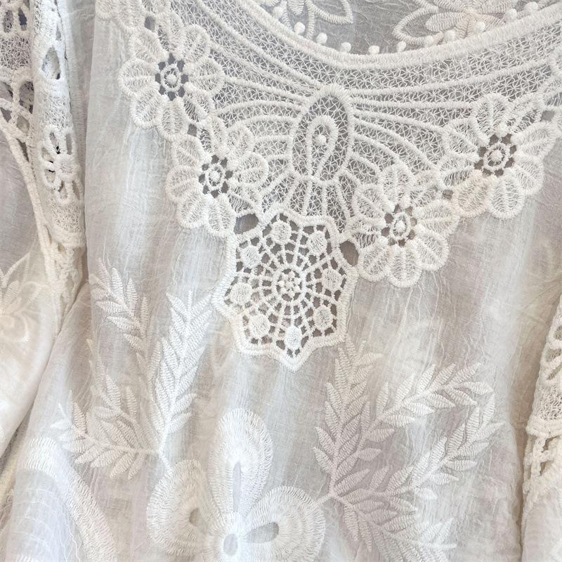 Summer Women's Loose Casual White Lace Blouse with Floral Patterns O-Neck Hook Flower Hollow Out Short Sleeved Lace Top