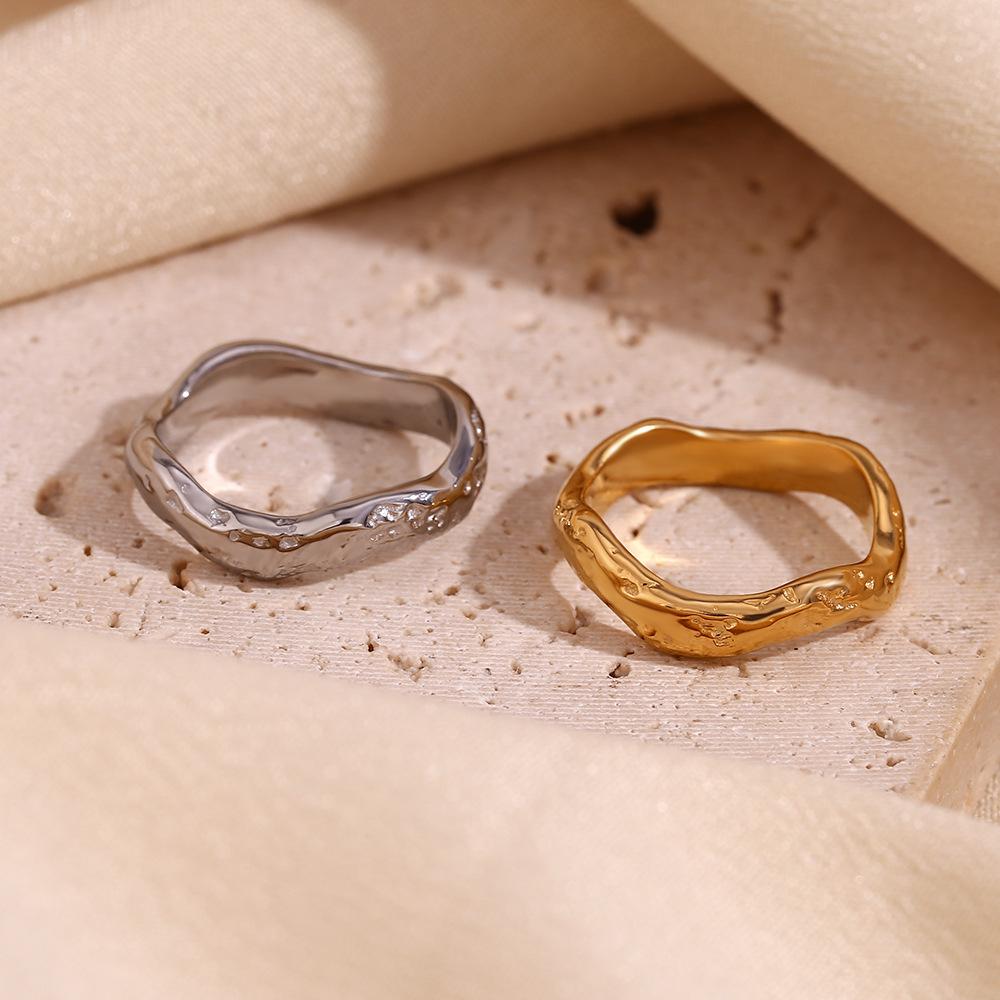 European & American 18K Gold-Plated Retro Wave Ring – Women's Stainless Steel Hand Jewelry