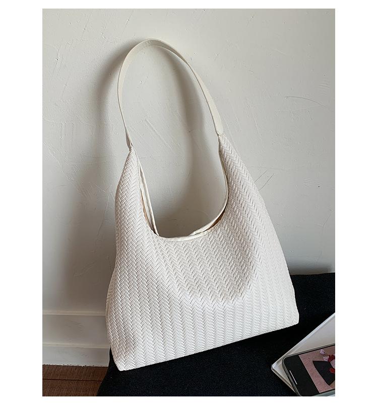 

Korean niche woven pattern tote bag women s 2025 summer versatile fashion casual high-end single shoulder armpit bag