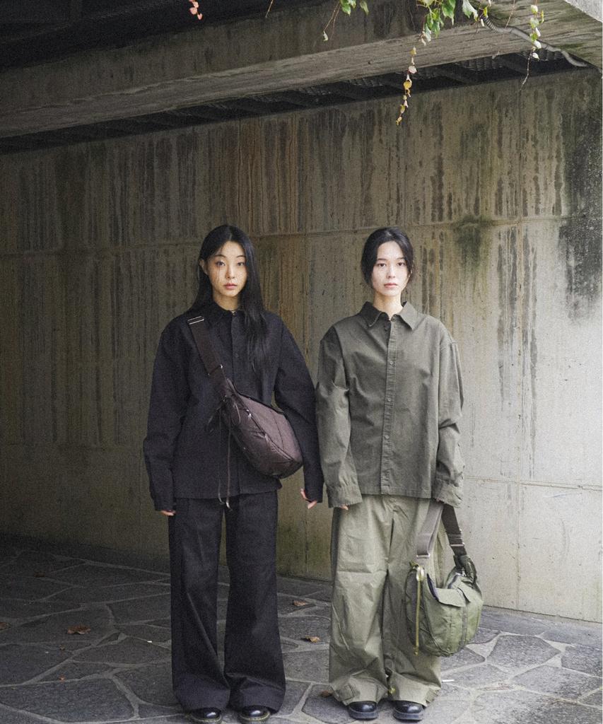 Iugamakaras Taped Shoulder Bag (Khaki)
