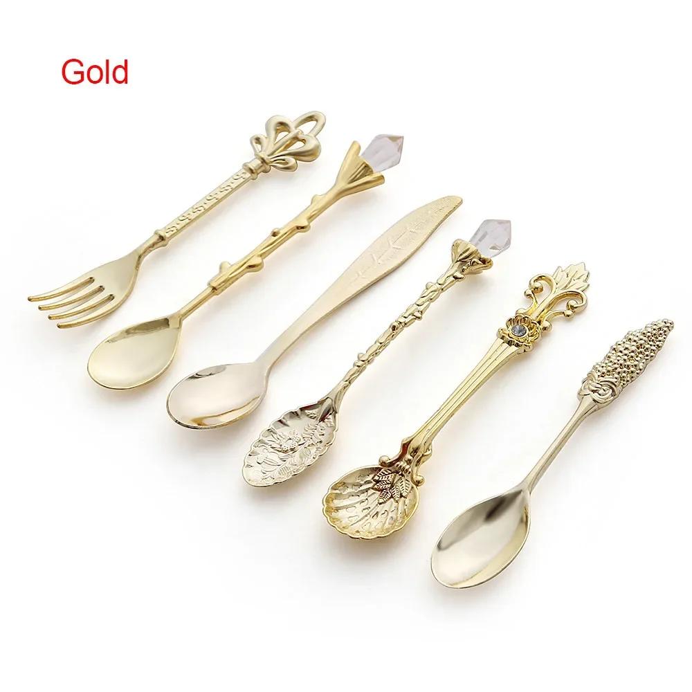 

6pcs Vintage Spoons Fork Set Retro Coffee Spoons Plastic Crystal Carved Teaspoon Fruit Ice-Cream Cake Dessert Spoon Fork Cutlery золотой