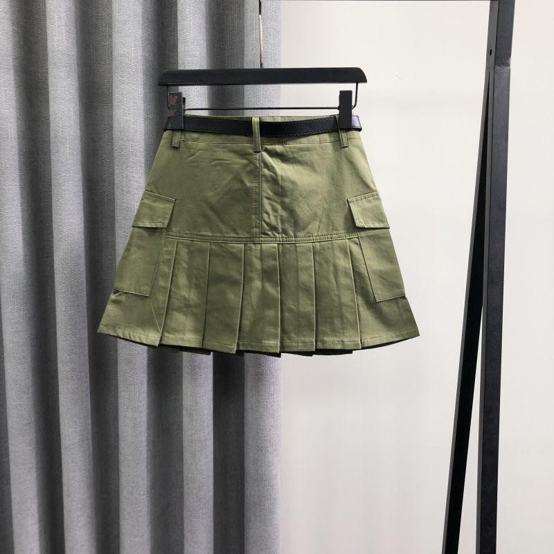 Армейско-зеленая джинсовая плиссированная юбка для женщин. Модные тренды. Короткая юбка — фото 9