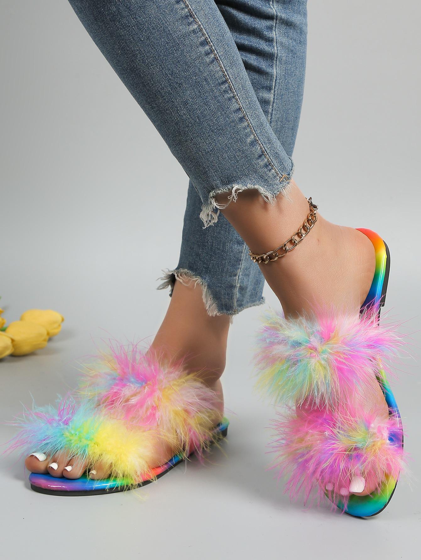 

Радужные плюшевые тапочки женские новые модные большие размеры легкие нескользящие туфли на плоской подошве уличные банкетные повседневные сандалии тренд 36 разноцветный