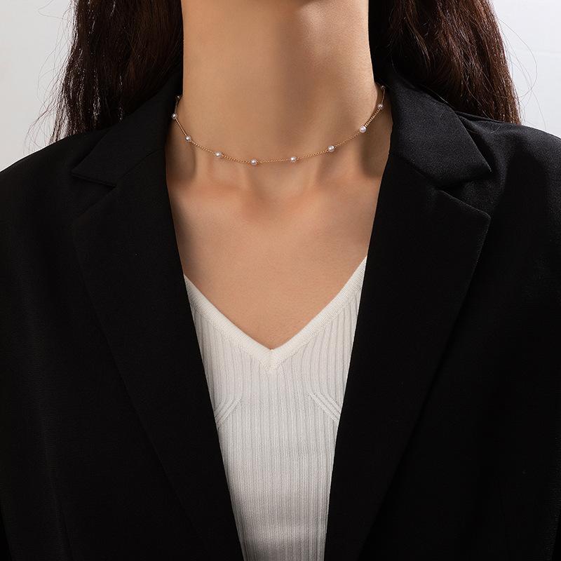 Accessories, fashion discs, simple multi-layer pearl necklaces, beaded love collarbone chains for women