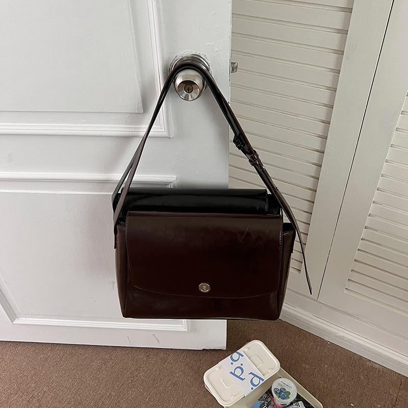 2025 Spring Retro Large-Capacity Tote: Stylish Crossbody Messenger for Women