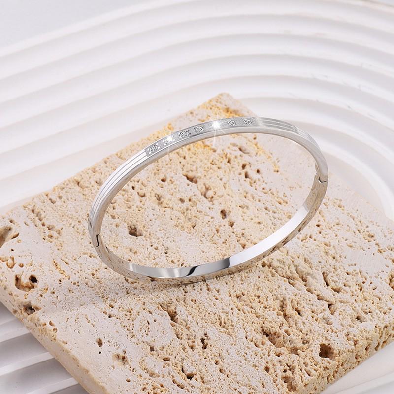 Starry Sky Silver Titanium Steel Bracelet for Women - High-End, Versatile, Full Diamond, Non-Fading Fashion Accessory