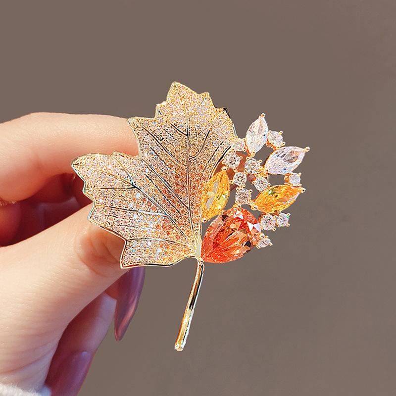 Exquisite Luxury Maple Leaves Brooch For Women Advanced Sense Rhinestone Corsage Suit Lapel Pins Clothing Accessories Gift
