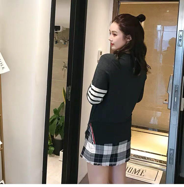 TB Jesień/Zima Unisex Sweter Dzianinowy z Okrągłym Dekoltem i Trzema Guzikami