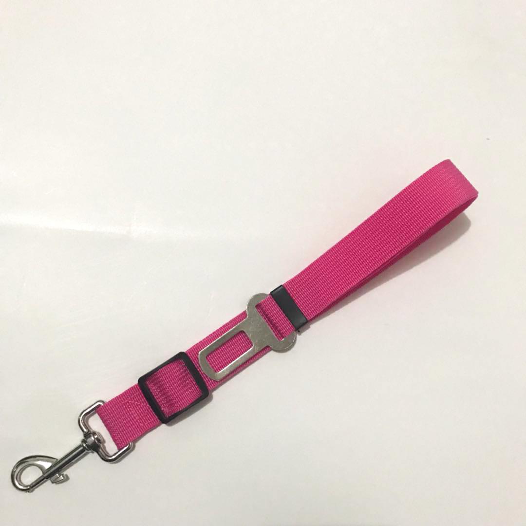 

Retractable Dog Car Seat Belt Leash розовый