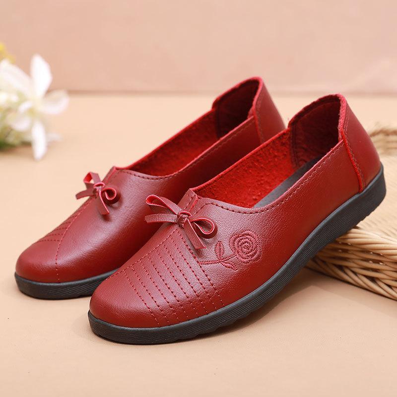 

Весенне-осенняя обувь для женщин среднего и пожилого возраста. Удобные туфли-лодочки на мягкой подошве для мам. Нескользящие мокасины для бабушек. 40 красный