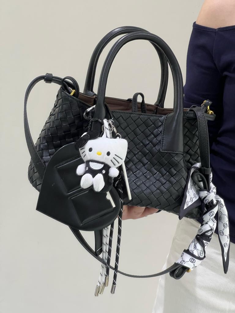 Versatile women's bag, sheepskin woven cabbage basket bag, fashion tote bag, single piece crossbody bag, handbag woman