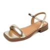 Exquisite and high-end golden flat-soled sandals for women's 2025 new summer models with beef tendons and soft soles are versatile and not tiring.