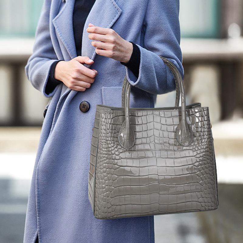 Women's New Trendy and Fashionable High-end Autumn and Winter Large Capacity Crossbody Leather Bag Women's Handbag