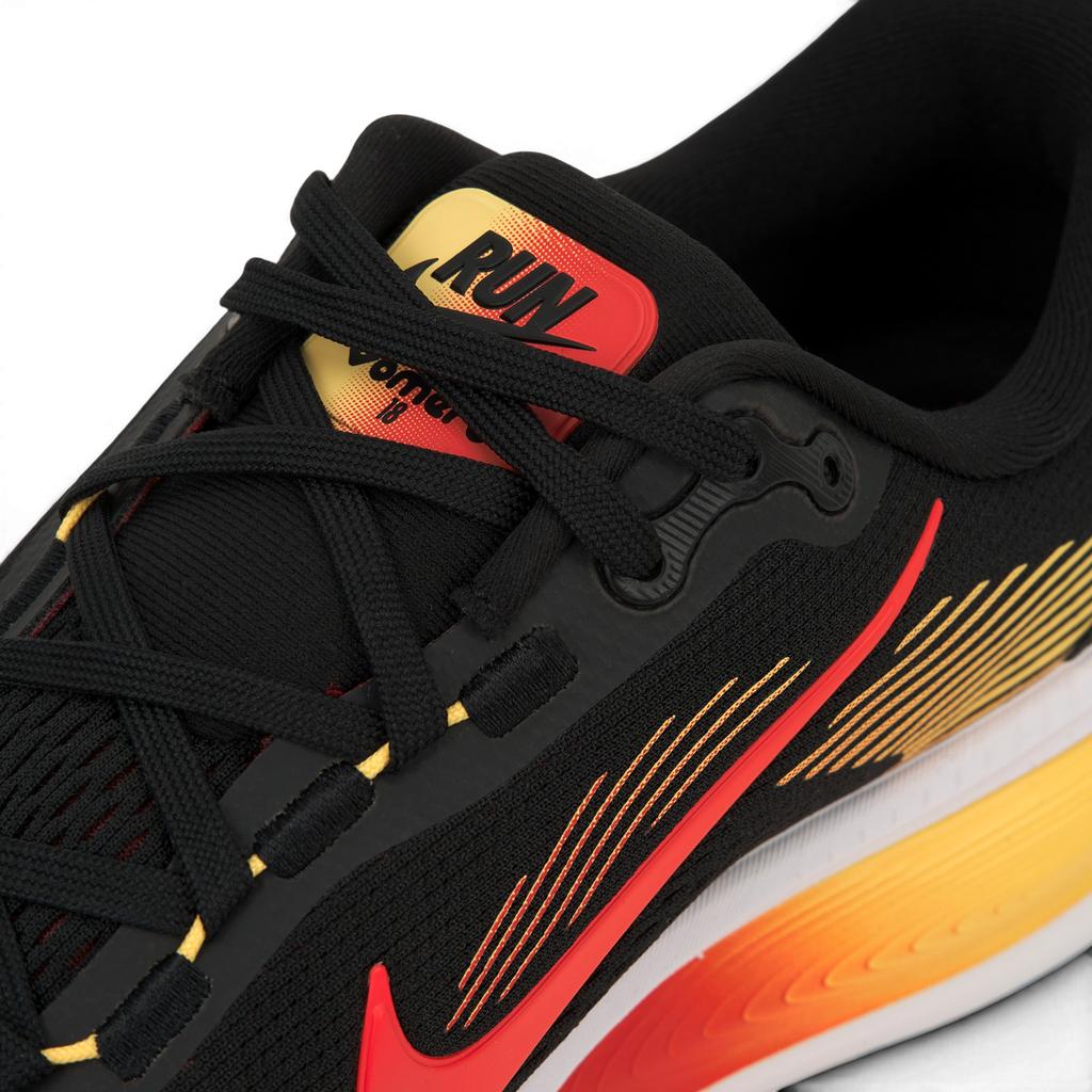 Nike Zapatillas Vomero 18 para hombre, color negro carmesí brillante, topacio carmesí claro y dorado, HM6803-016