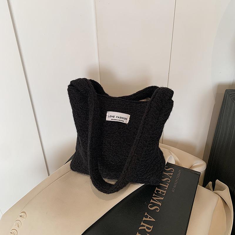 Trend woven bag women's winter new fashion casual plush bucket bag versatile shoulder bag