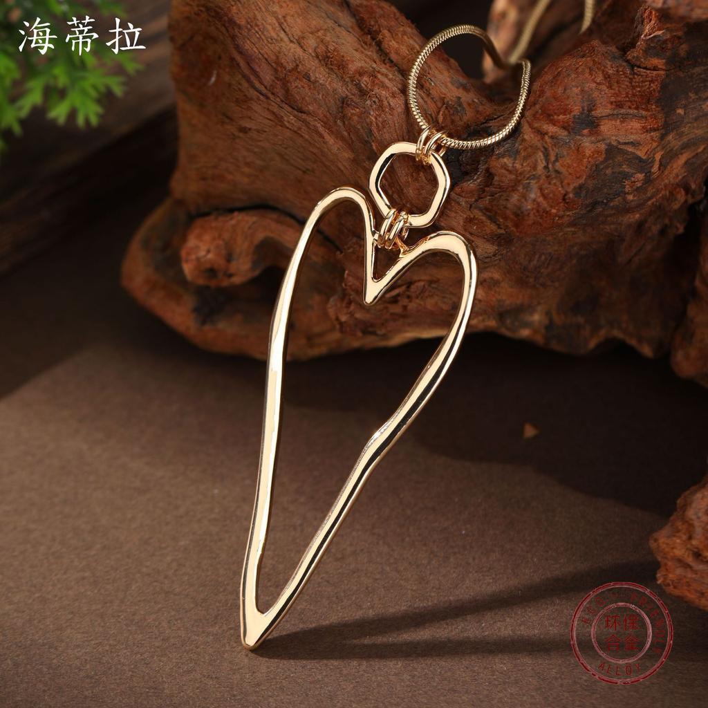 New hollow geometric love long pendant, women's simple hollow heart long necklace