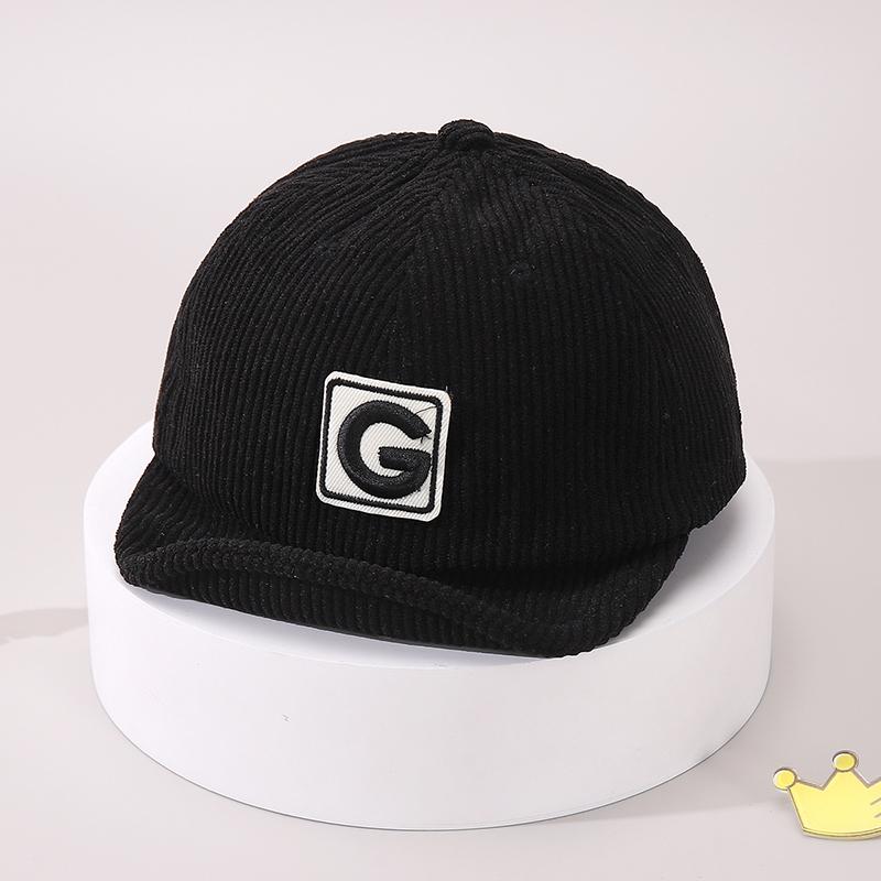 Myk brem Corduroy Baby Baseball Cap Vår Høst Bokstaver Broderi Peaked Hat Uformell Utendørs Spedbarn Småbarn Solskjermhatt