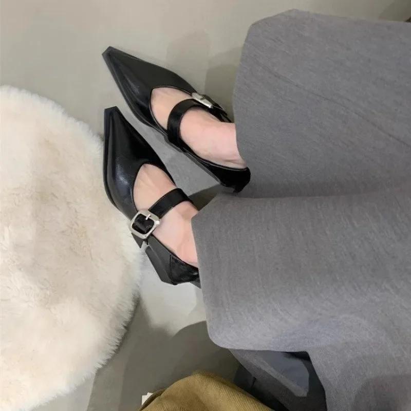 2024 New Fashionable Pointed Shallow Mouth Solid Color Single Line Buckle with Outdoor Casual Square Heel Women's High Heels