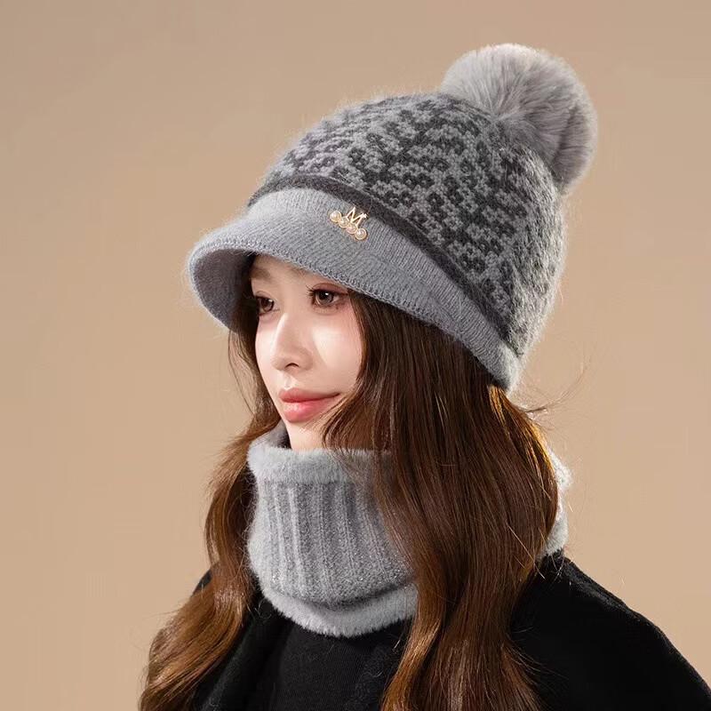 Женская зимняя теплая вязаная шапка